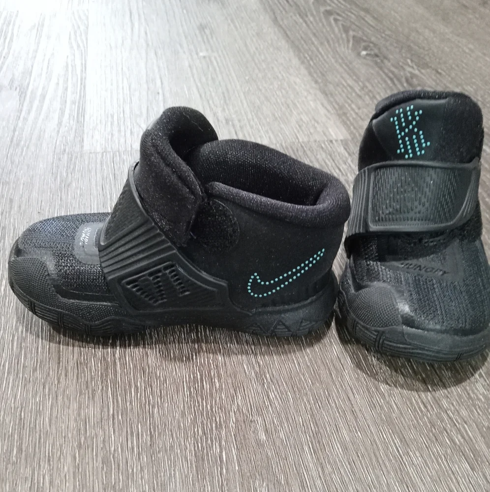 😍Kids Nike Kyrie 6 Unisex Nike sneakers😍 - Picture 5 of 7